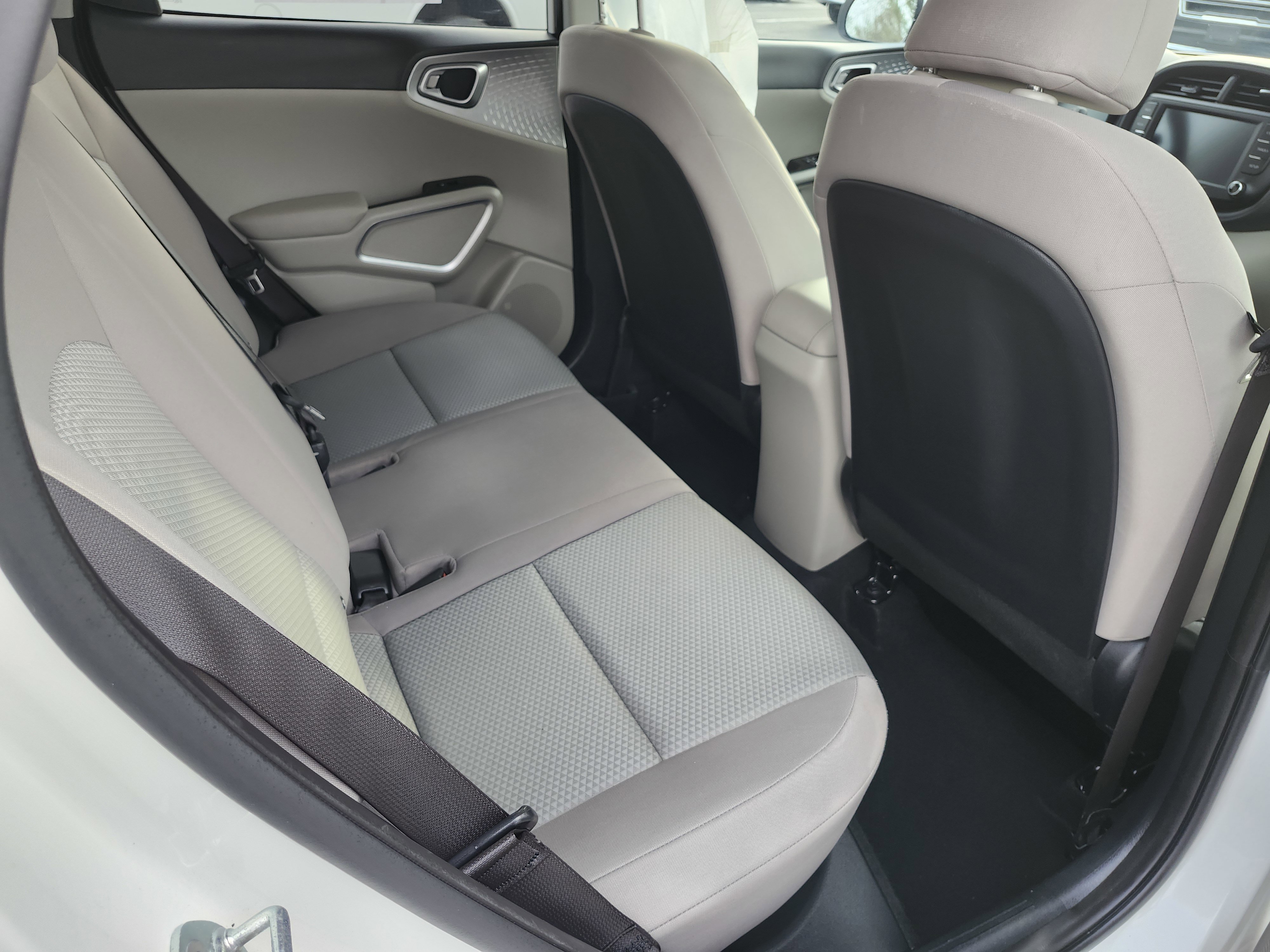 Used 2025 Kia Soul LX w/ LX Technology Package FWD image 19