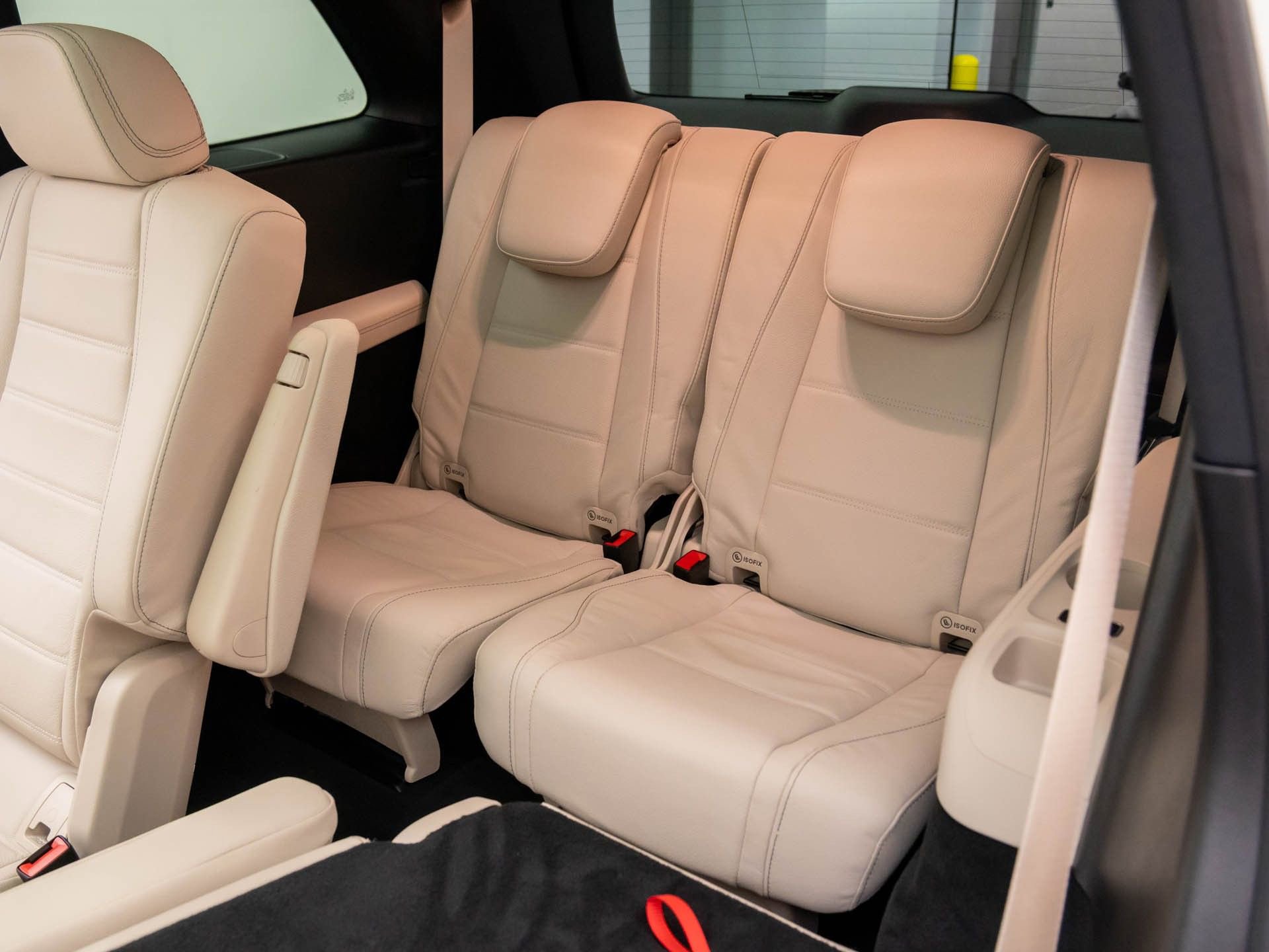 Used 2025 Mercedes-Benz GLS 450 4MATIC image 16