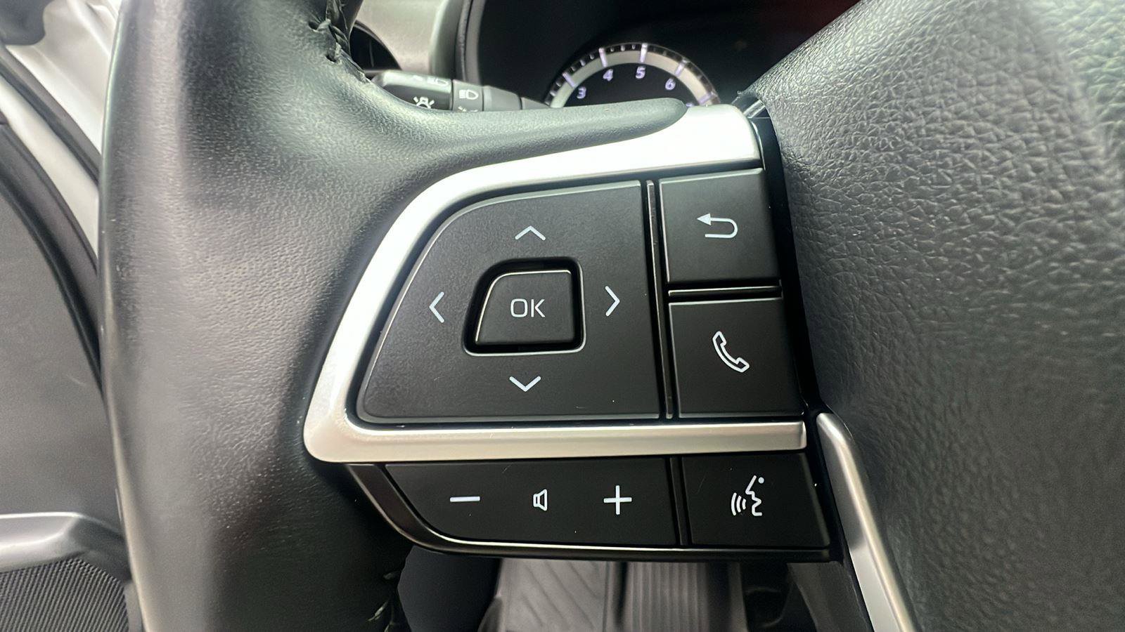 Used 2022 Toyota Highlander LE AWD/4WD image 19