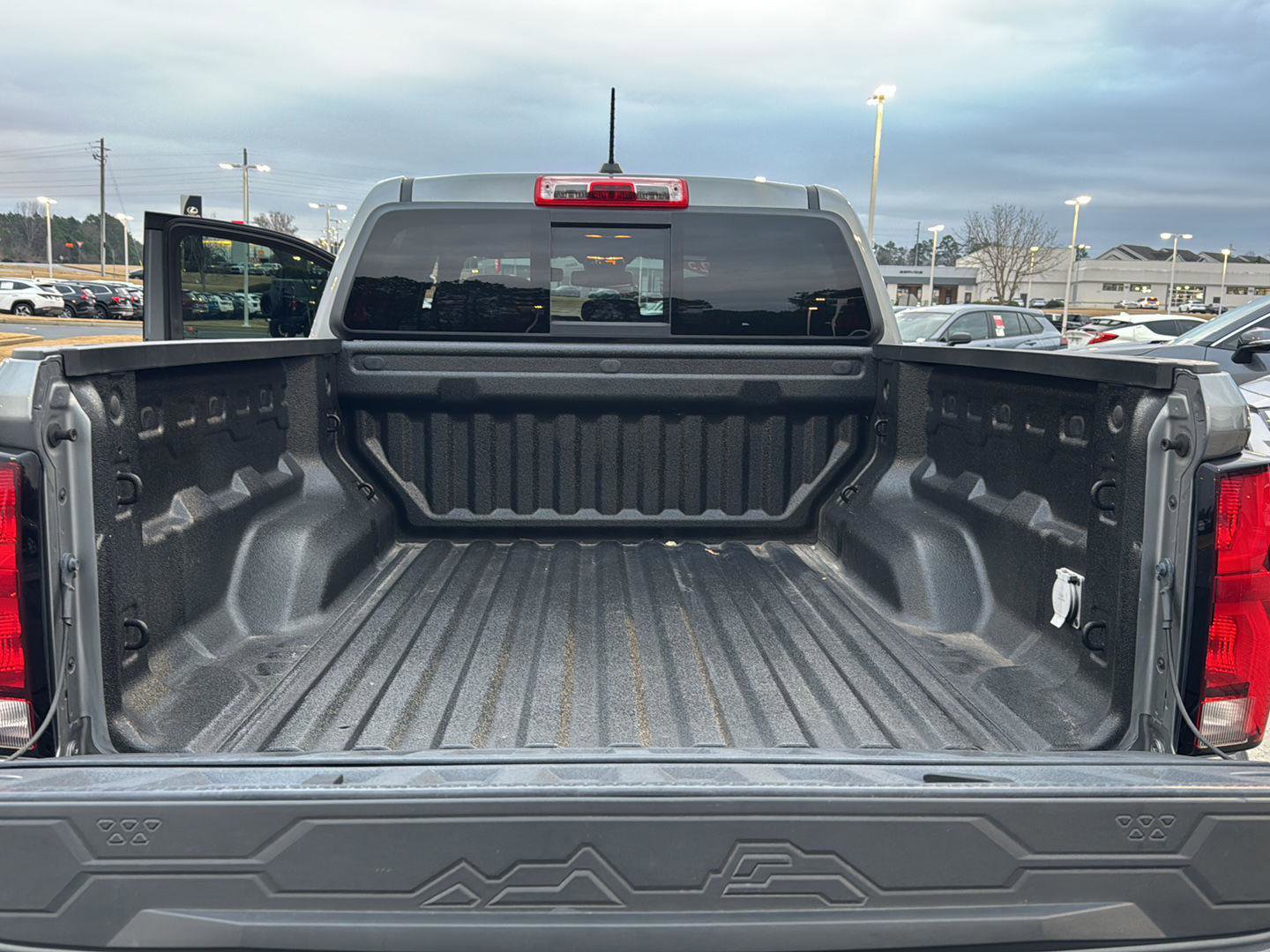 Used 2023 Chevrolet Colorado Z71 w/ Z71 Convenience Package 2 image 31