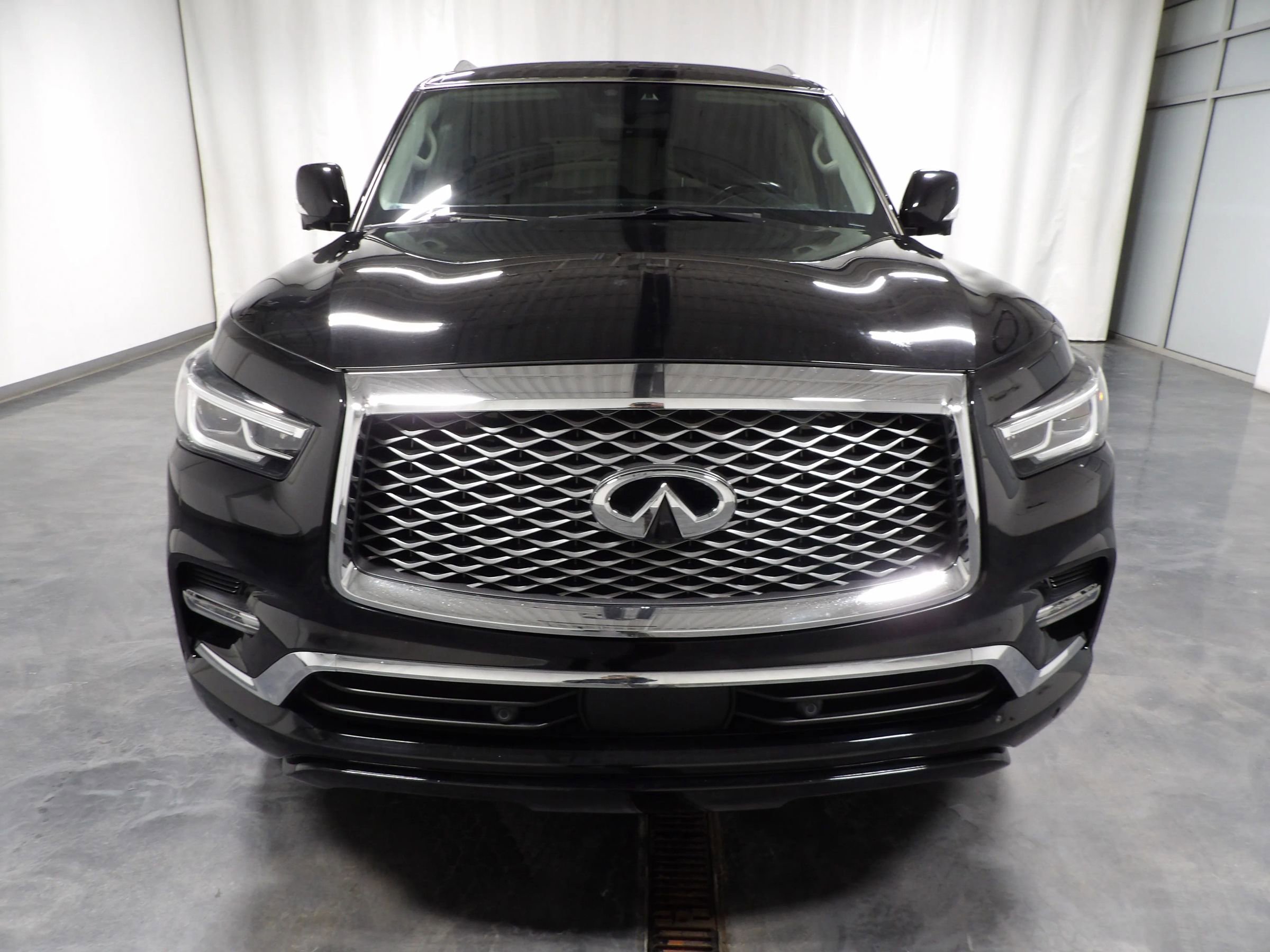 Used 2021 INFINITI QX80 Luxe image 3