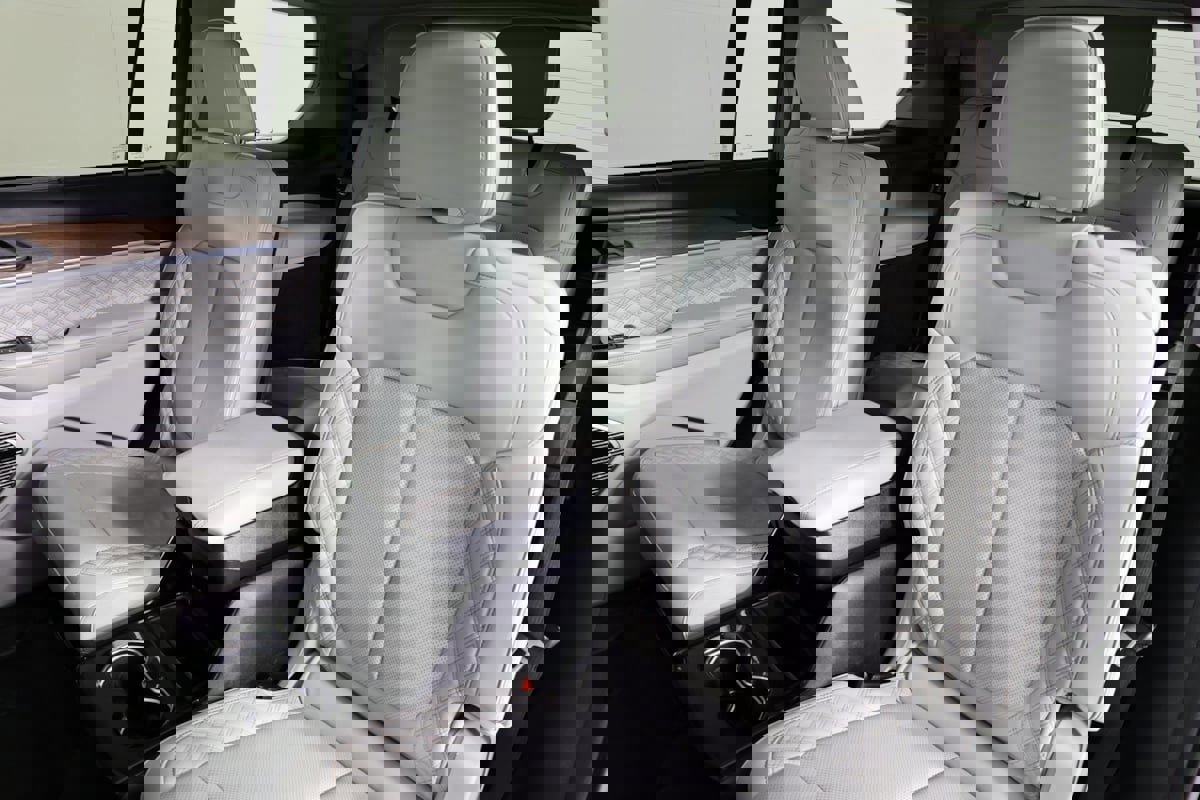 Used 2021 Jeep Grand Cherokee L Summit w/ MOPAR Finishing Package image 11