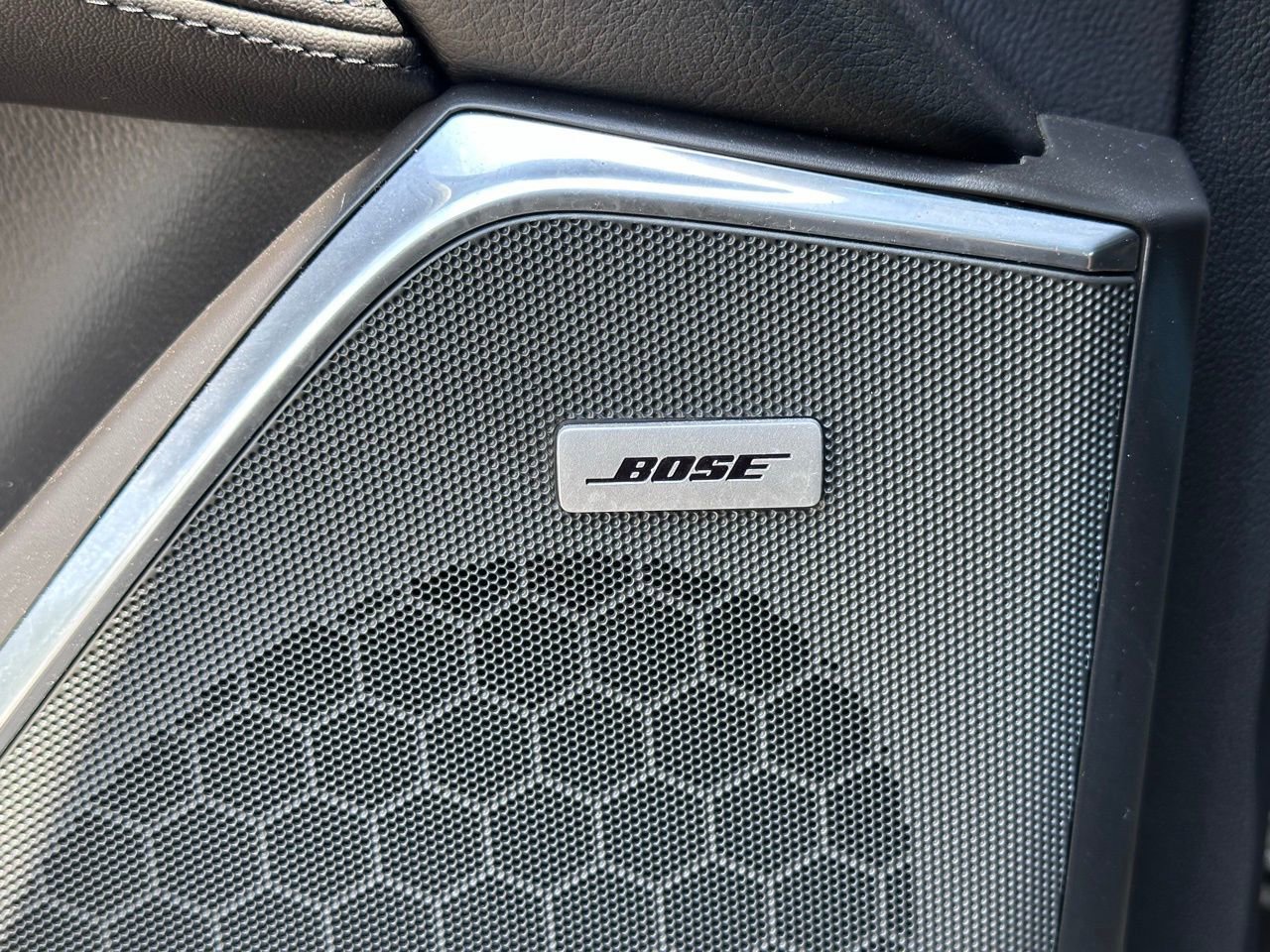 Used 2020 Cadillac Escalade Luxury w/ Escalade Sport Edition image 31