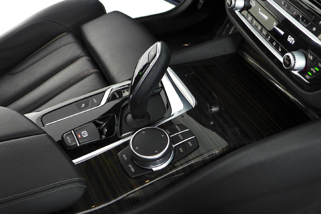 Used 2018 BMW 530e w/ Premium Package 2 RWD image 15