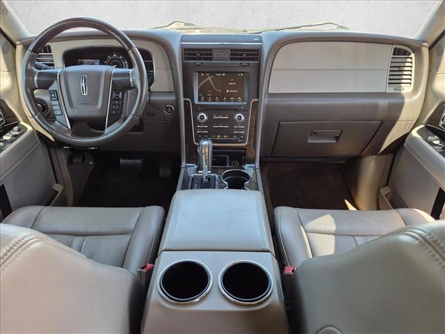Used 2017 Lincoln Navigator Select RWD image 18