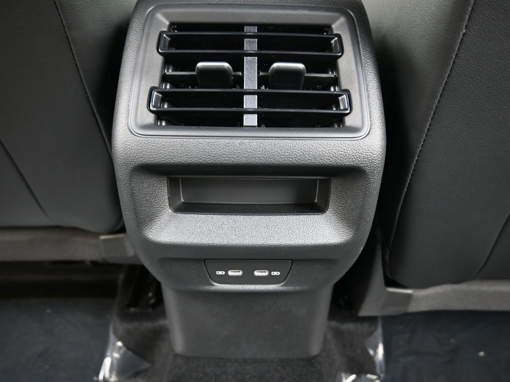 New 2026 Volkswagen Tiguan SE R-Line image 17
