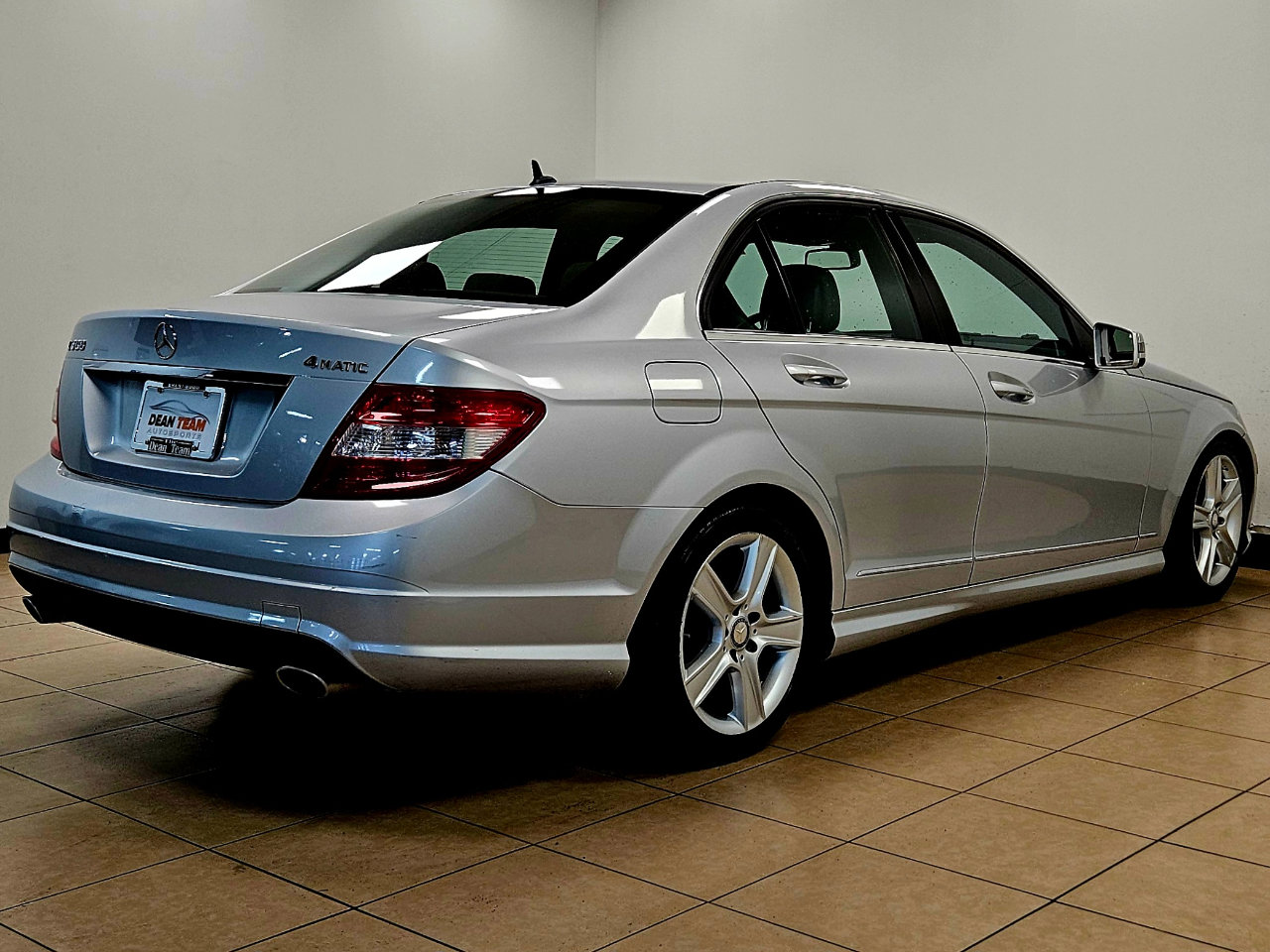 Used 2010 Mercedes-Benz C 300 4MATIC Sedan image 4