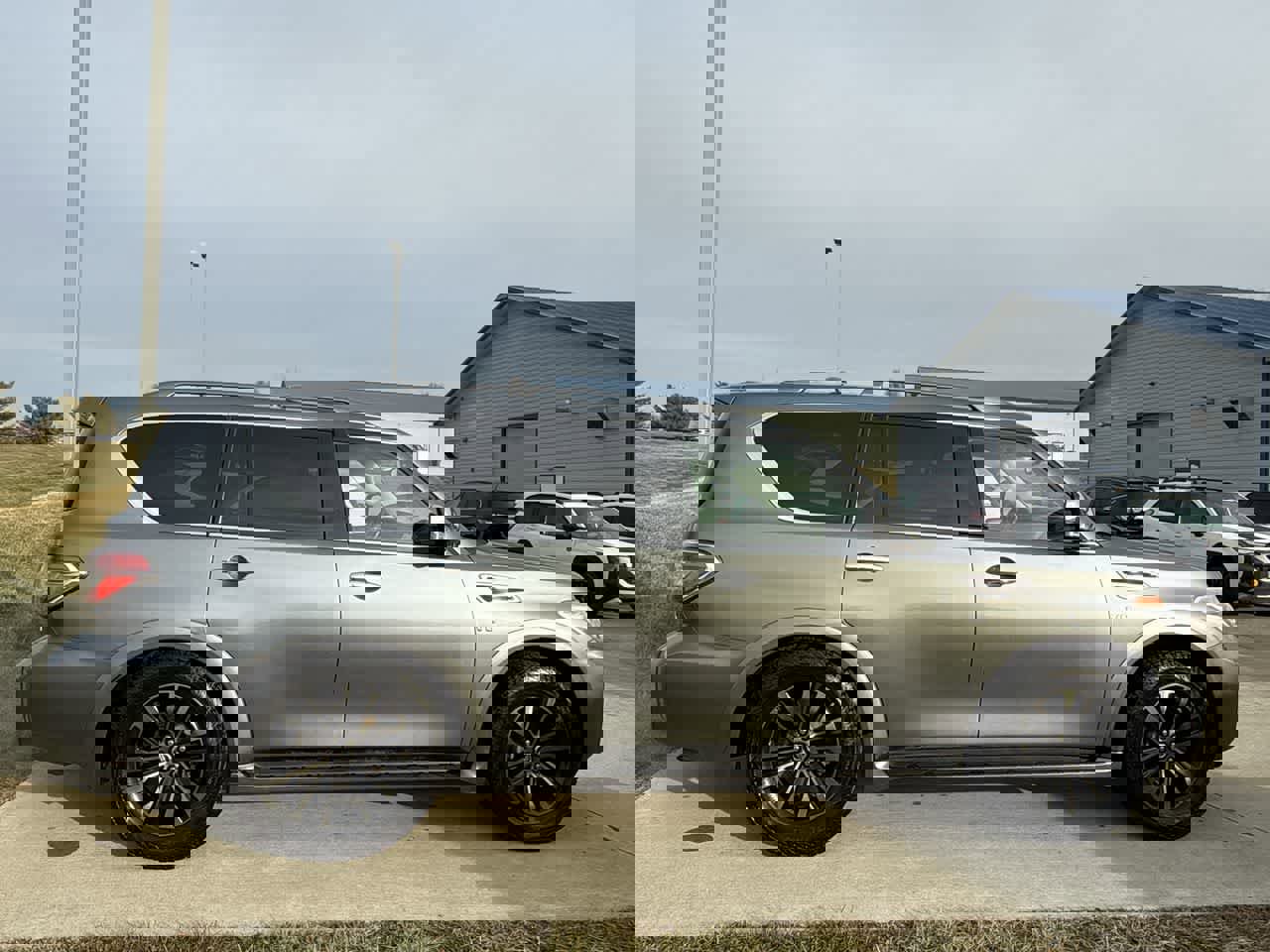 Used 2017 Nissan Armada Platinum image 7