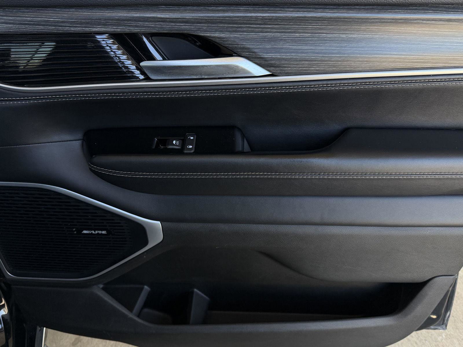 Used 2024 Jeep Wagoneer Series II w/ Flexible Seating Group image 25