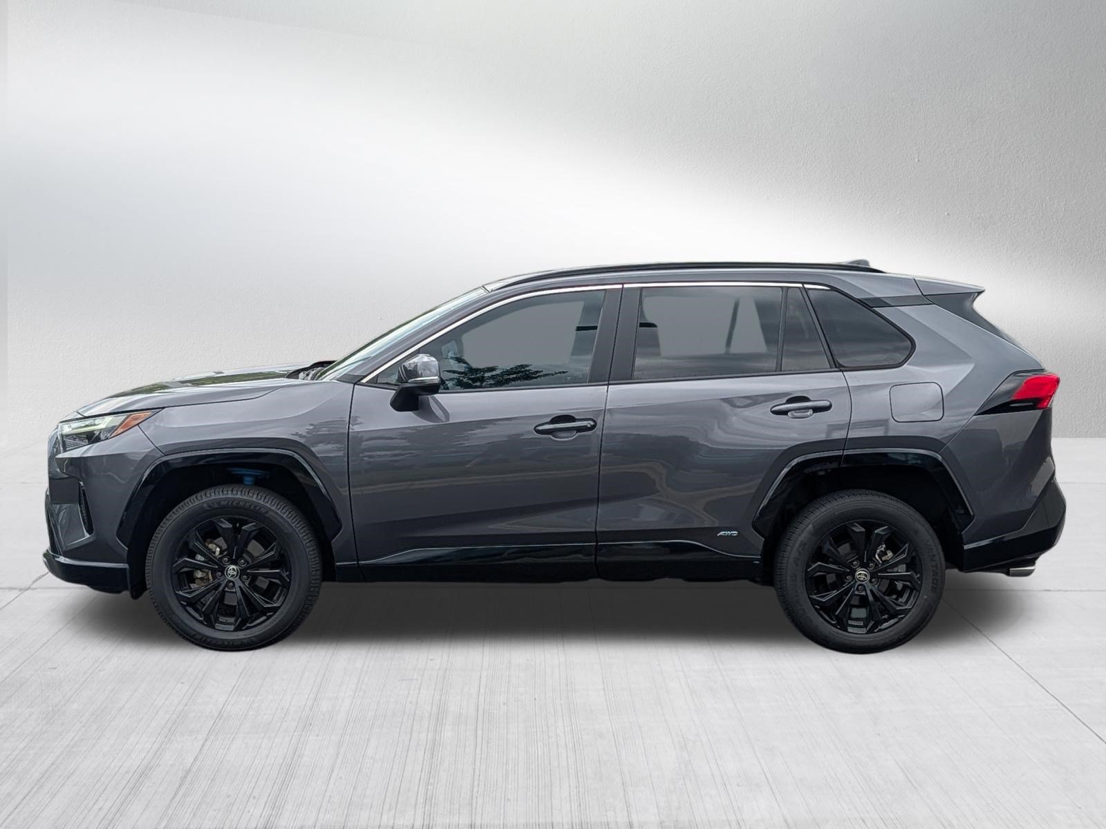 Used 2022 Toyota RAV4 SE AWD/4WD image 4
