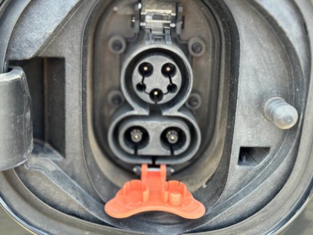 Used 2019 Chevrolet Bolt Premier w/ Infotainment Package image 8