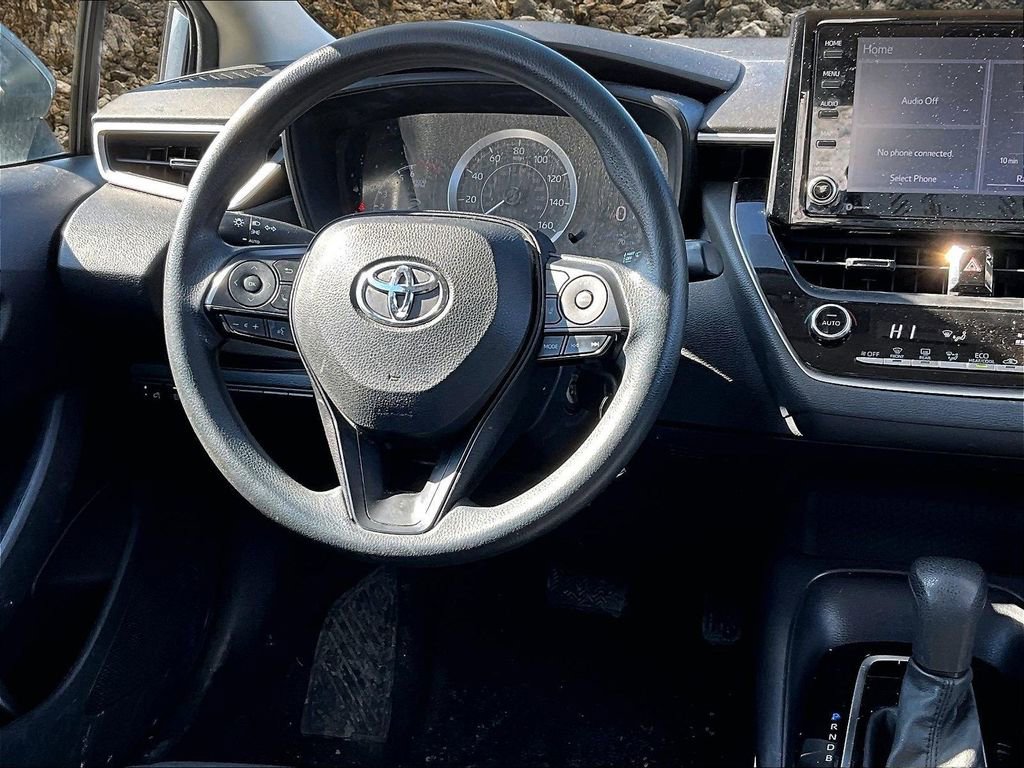 Used 2022 Toyota Corolla LE image 5