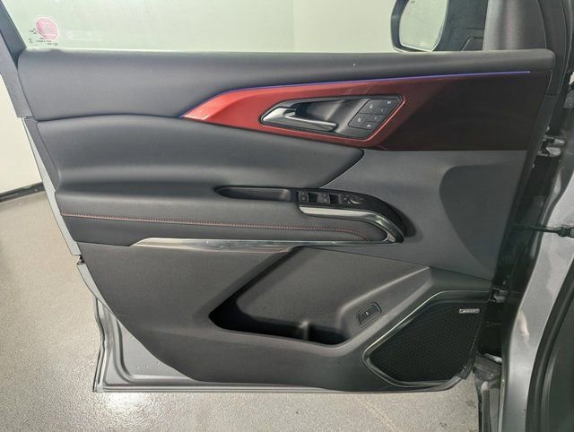 Used 2024 Chevrolet Traverse RS image 9