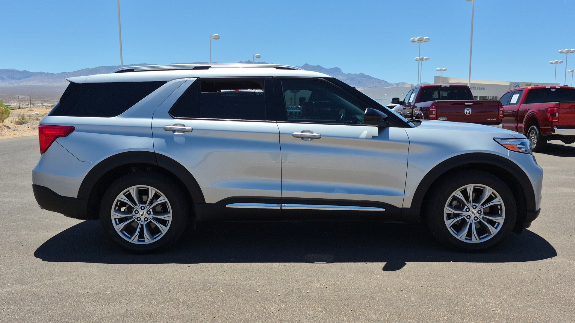 Used 2023 Ford Explorer Limited RWD image 3