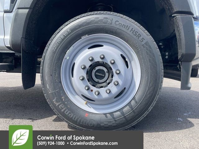 New 2025 Ford F550 4x4 Regular Cab Super Duty image 7