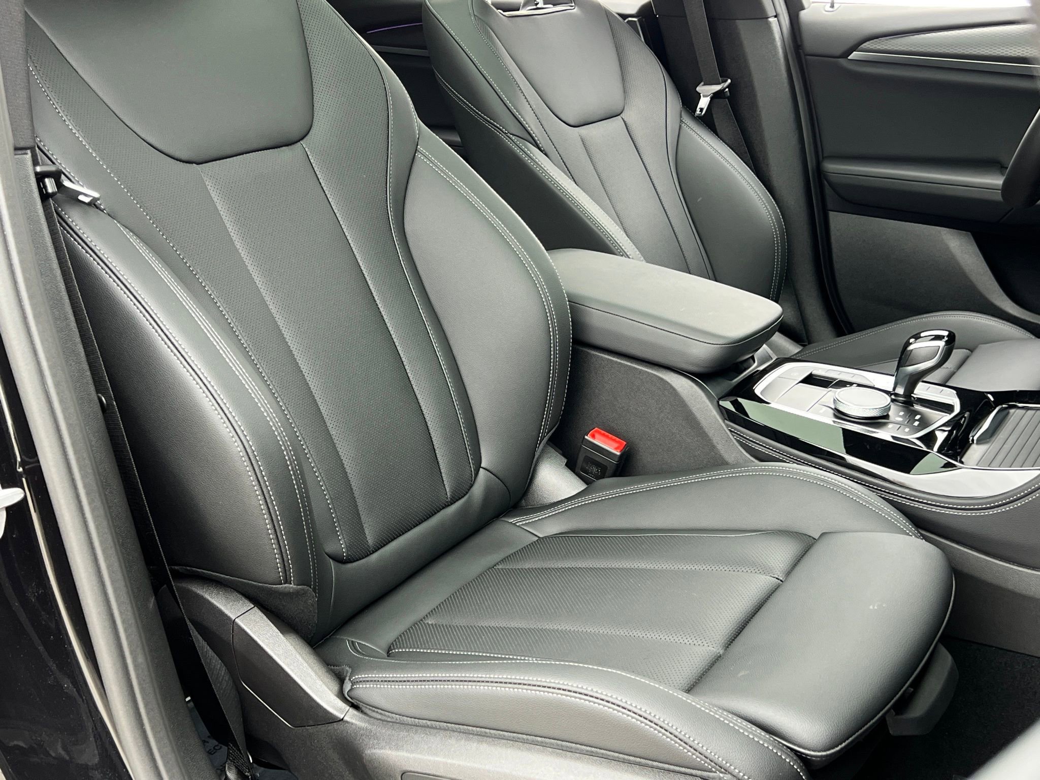 Used 2024 BMW X4 xDrive30i w/ M Sport Package image 16