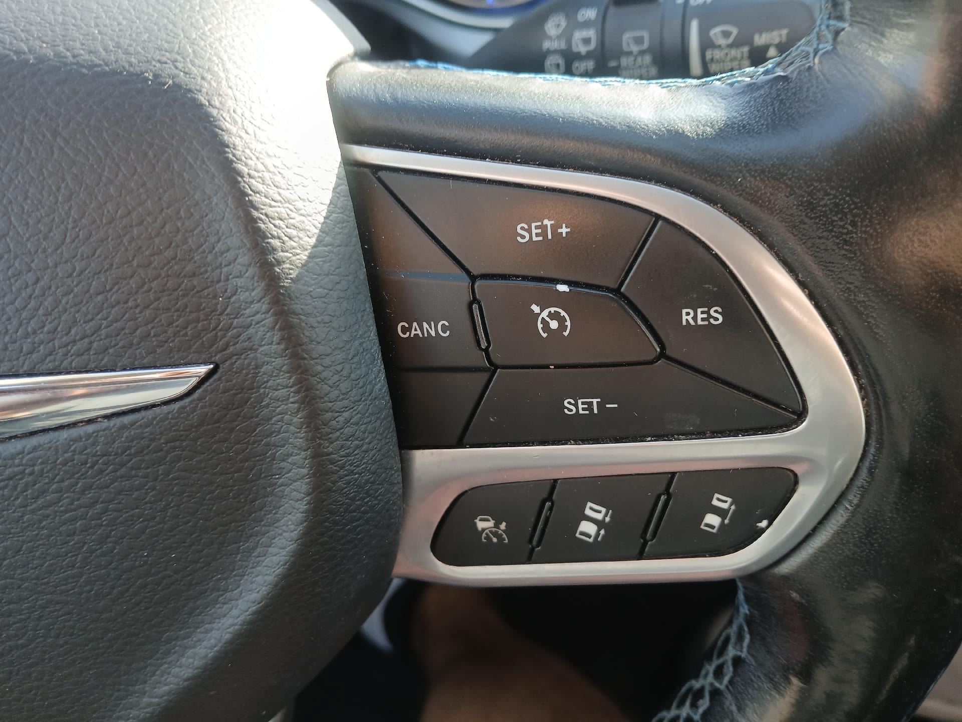 Used 2021 Chrysler Pacifica Touring-L w/ Premium & Safety Sphere Group FWD image 29