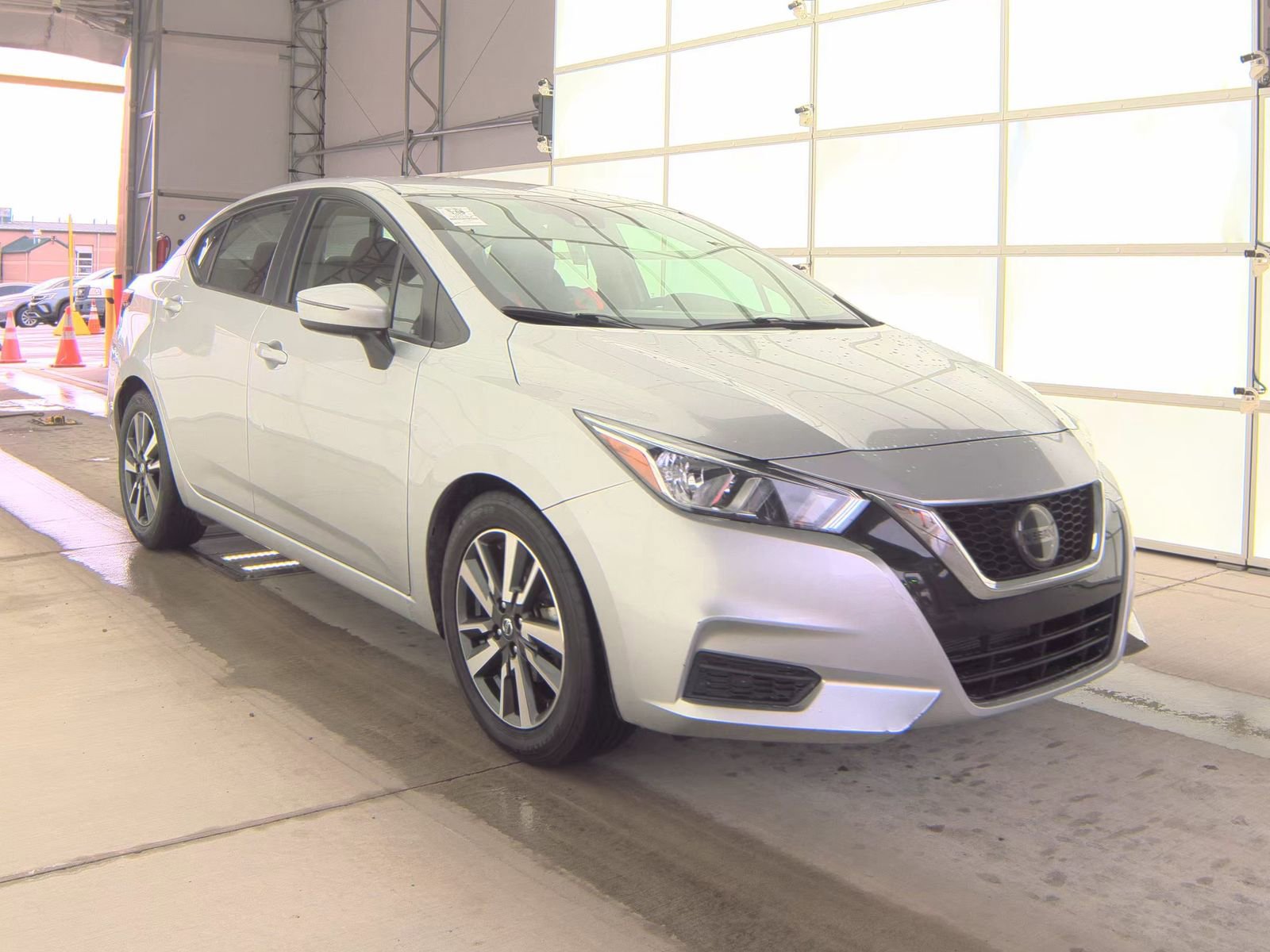 Used 2021 Nissan Versa SV image 4