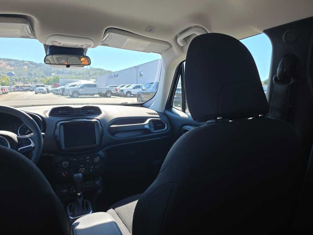 Used 2023 Jeep Renegade Latitude AWD/4WD image 14