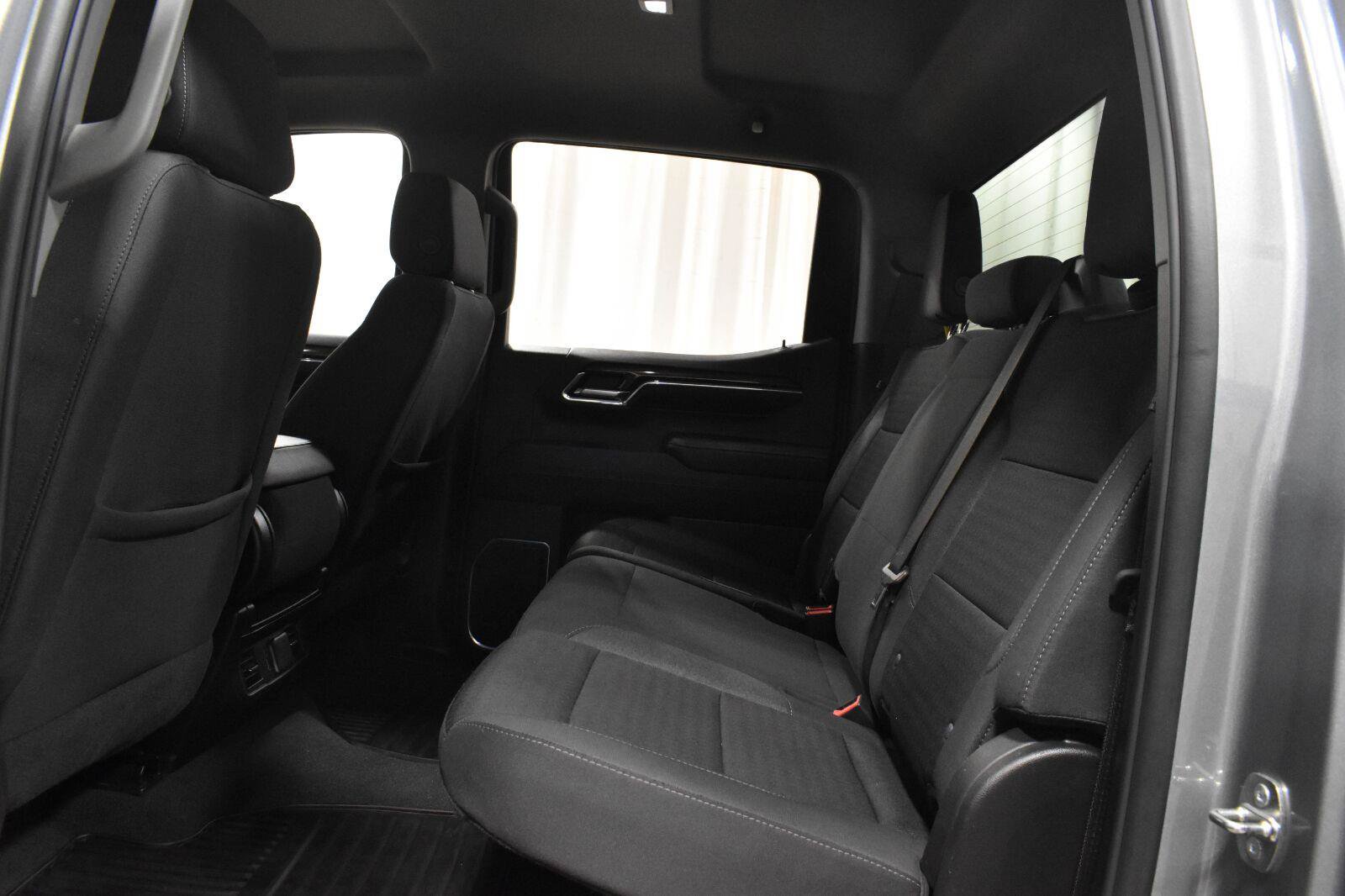Used 2023 Chevrolet Silverado 1500 LT AWD/4WD image 4