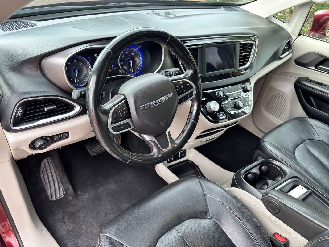 Used 2020 Chrysler Pacifica Touring-L FWD image 20