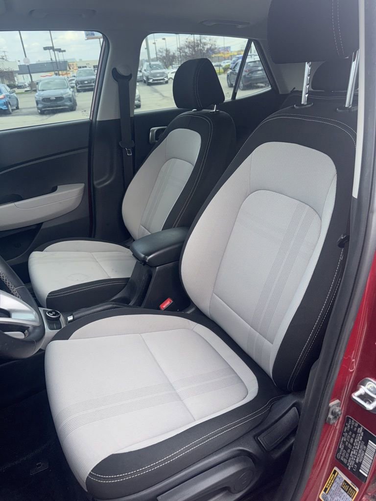 Used 2024 Hyundai Venue SEL image 6