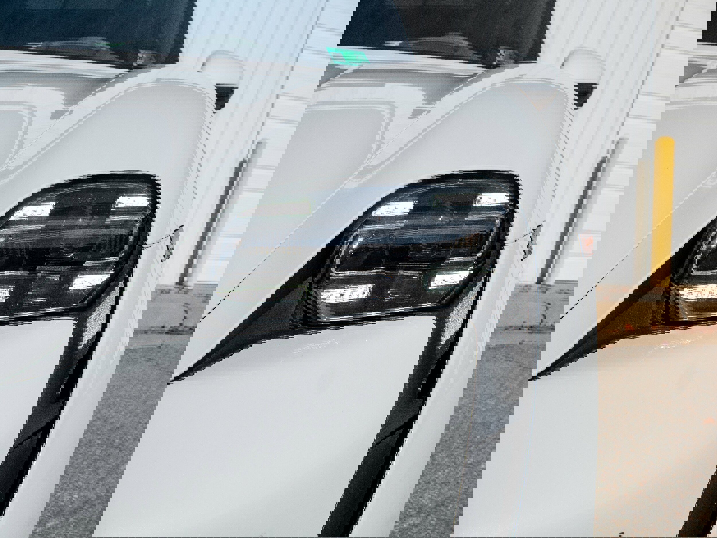 Used 2022 Porsche Taycan image 12