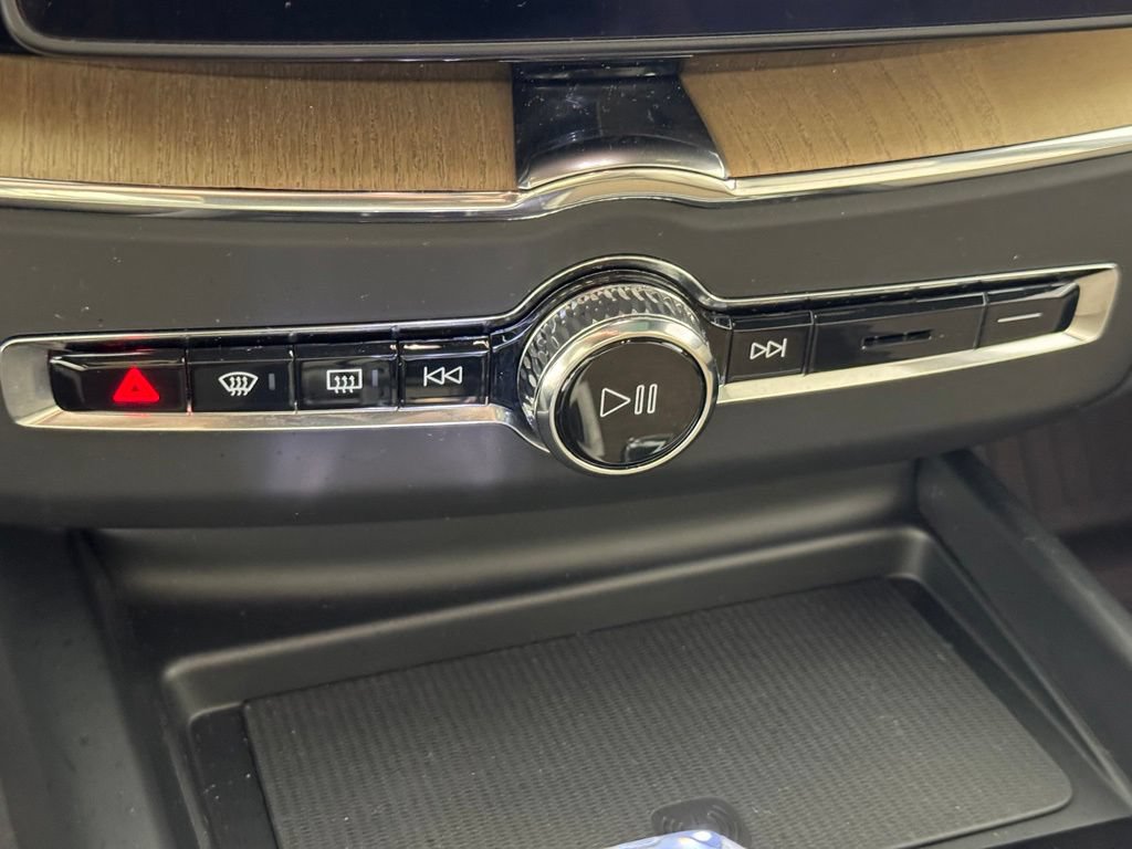 Certified 2026 Volvo XC60 B5 Plus AWD/4WD image 22