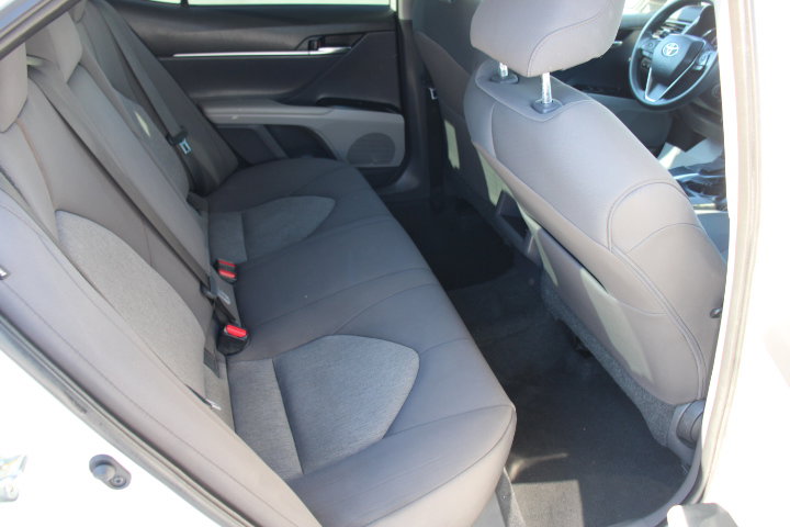 Used 2020 Toyota Camry LE image 17