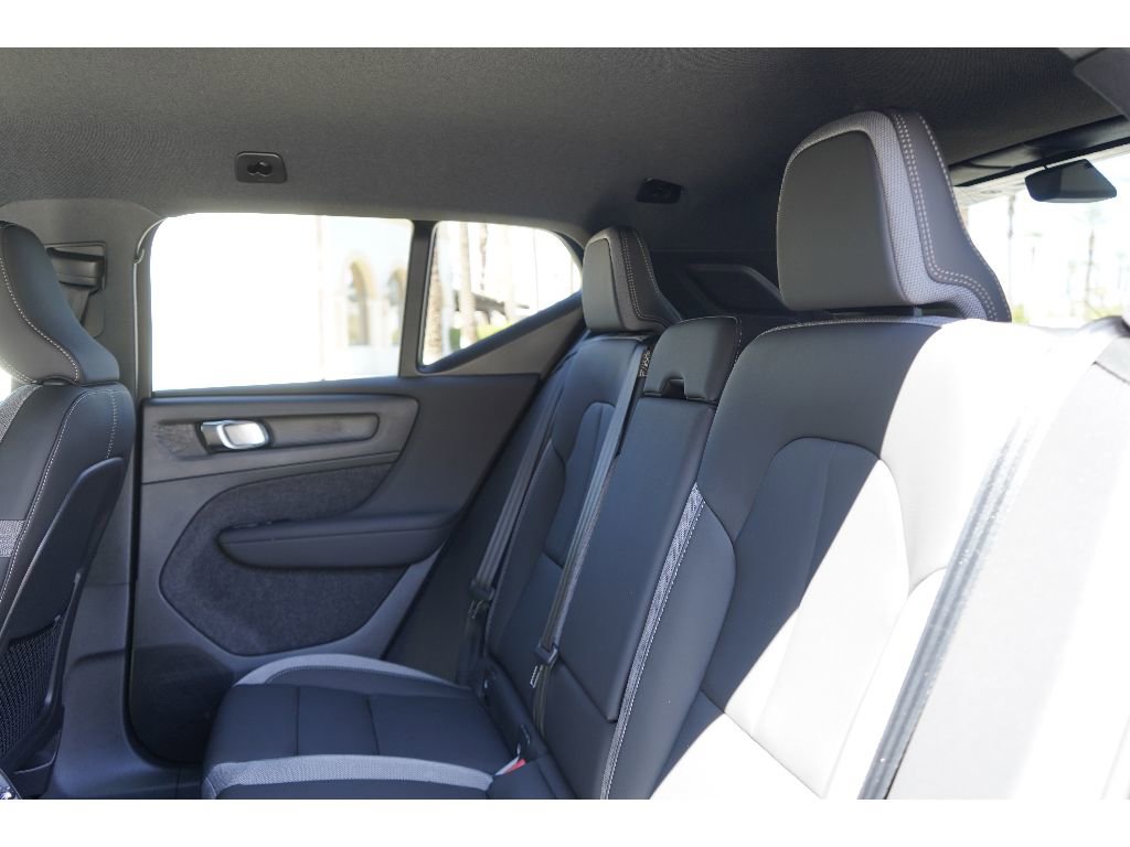 New 2025 Volvo EX40 Core w/ Climate Package image 21