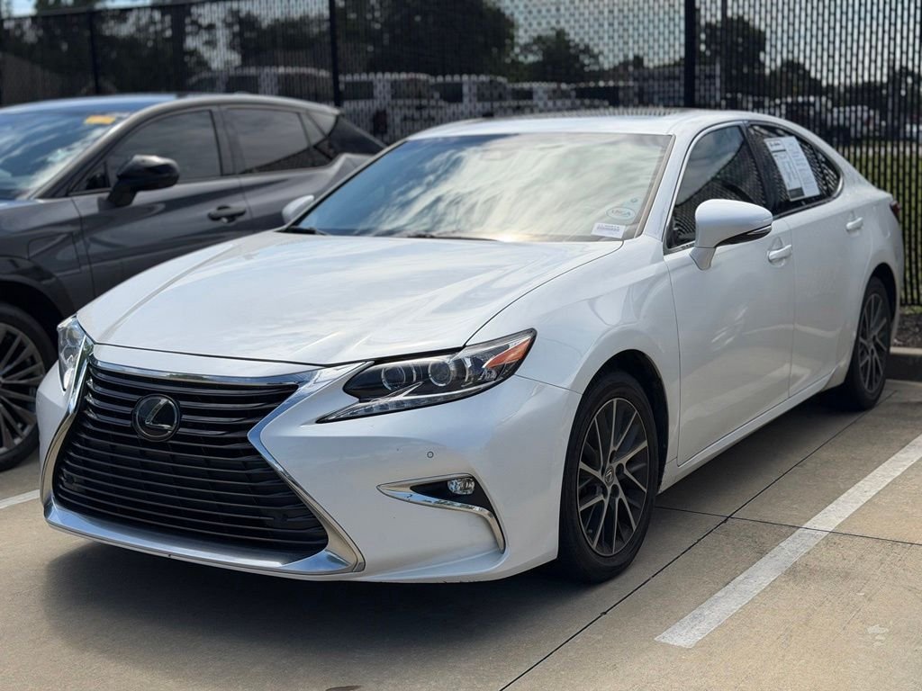 Used 2018 Lexus ES 350 w/ Luxury Package w/Wood Trim FWD image 3
