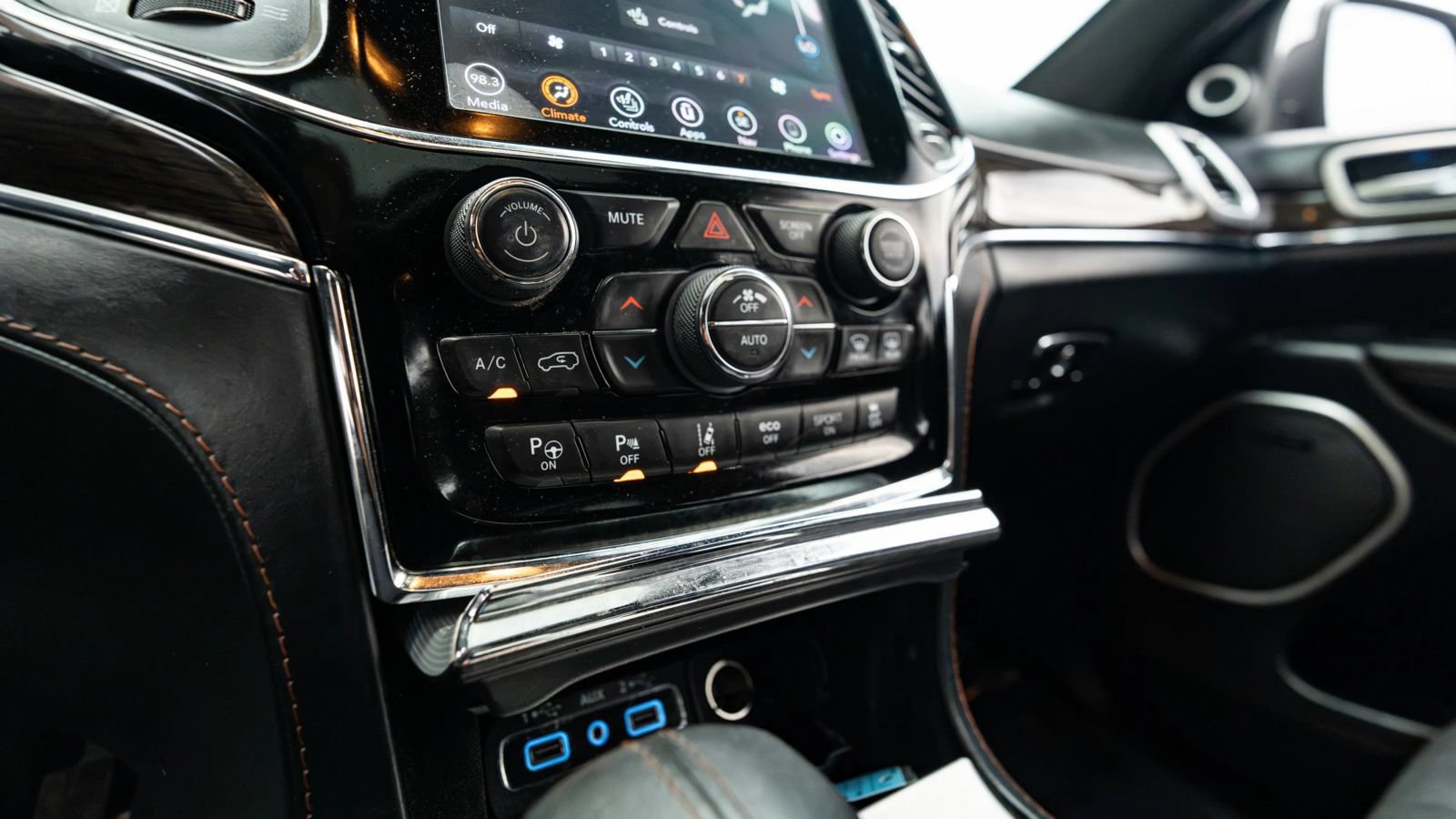 Used 2020 Jeep Grand Cherokee Summit AWD/4WD image 45