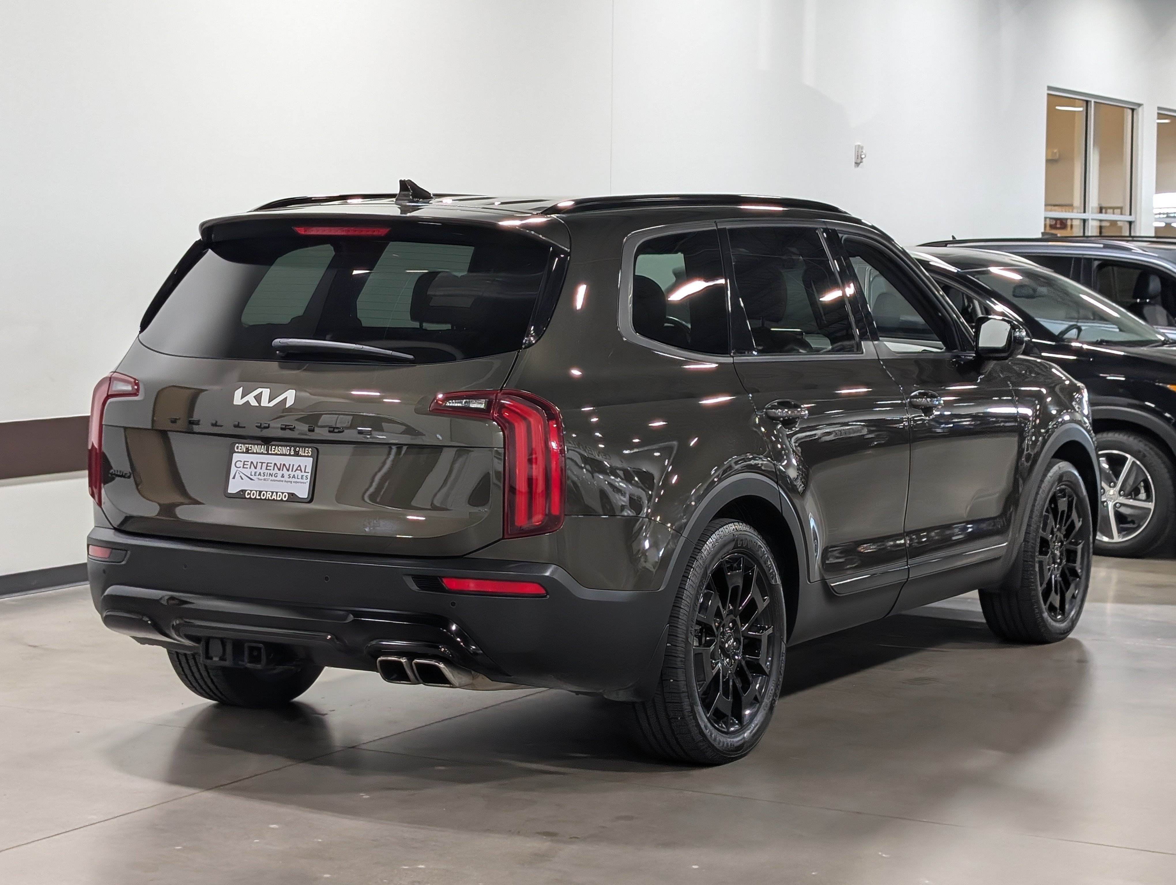 Used 2022 Kia Telluride SX w/ SX Prestige Package AWD/4WD image 3