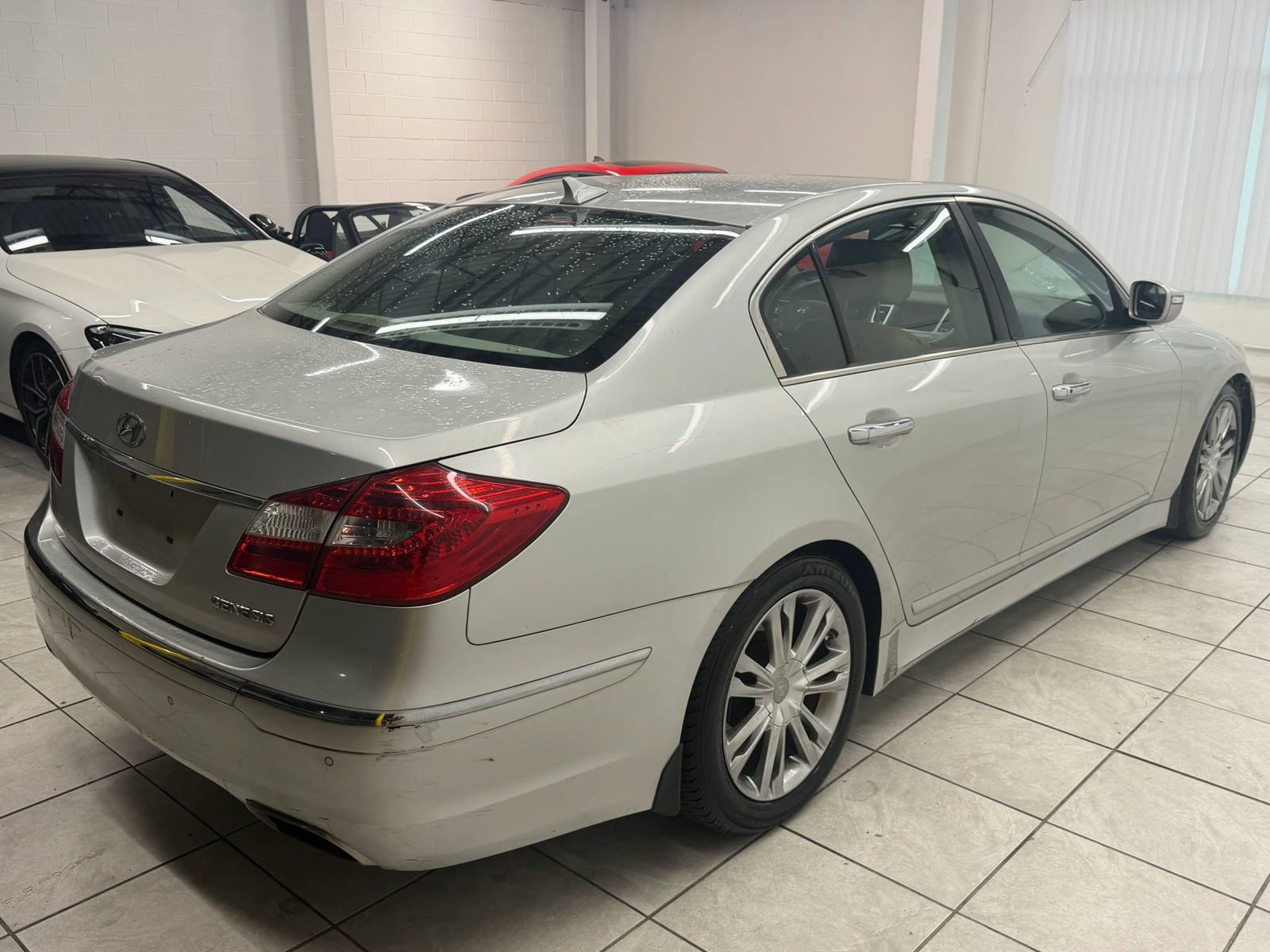 Used 2012 Hyundai Genesis 3.8 w/ Premium Pkg RWD image 9
