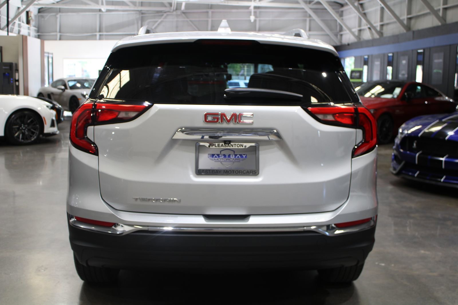 Used 2019 GMC Terrain SLT w/ Preferred Package FWD image 9