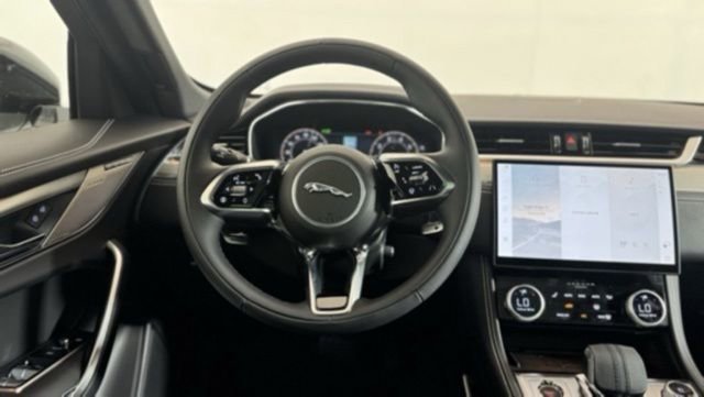 New 2026 Jaguar F-PACE R-Dynamic S image 19