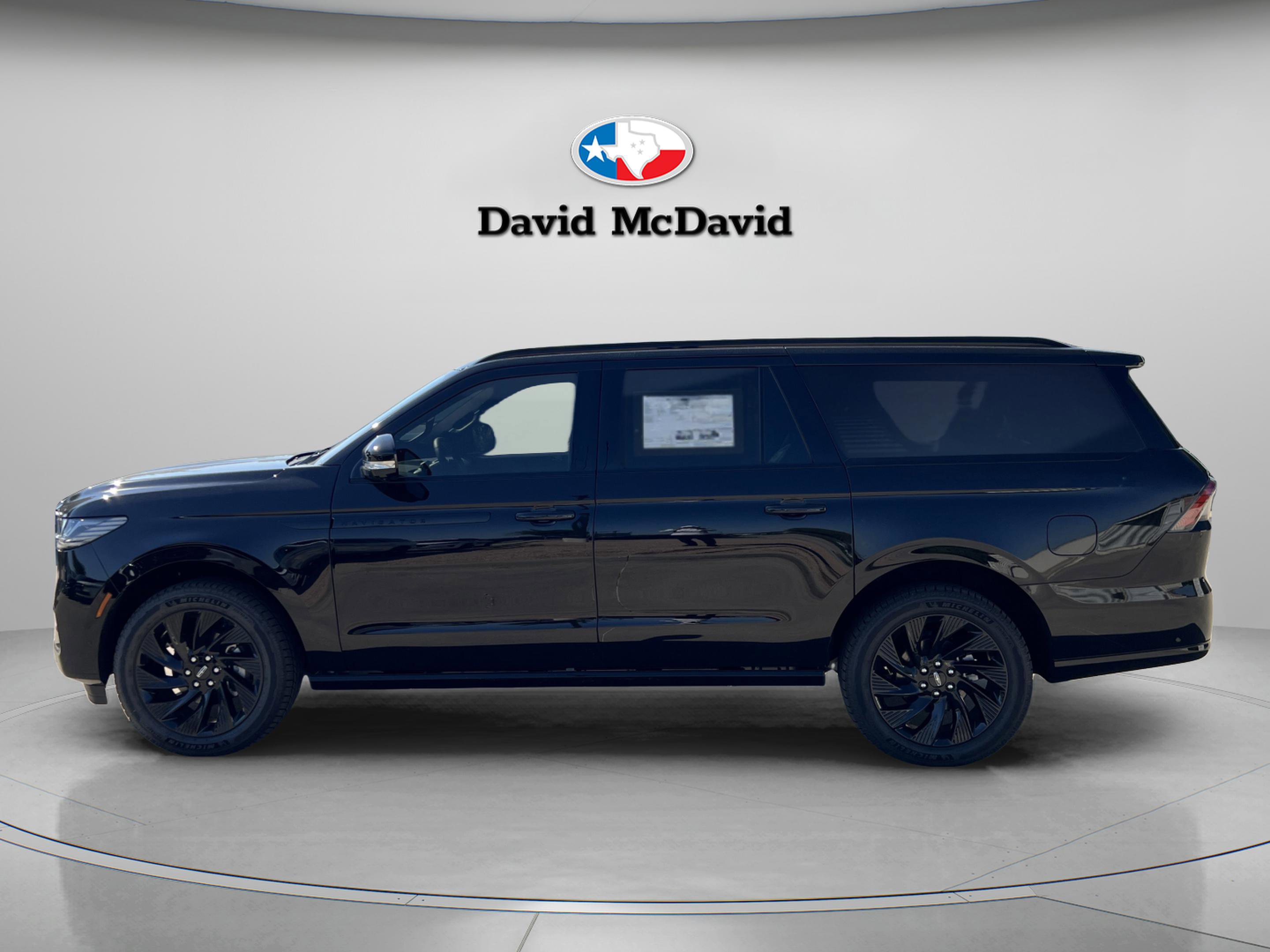 New 2025 Lincoln Navigator L Reserve w/ Jet Appearance Package image 4