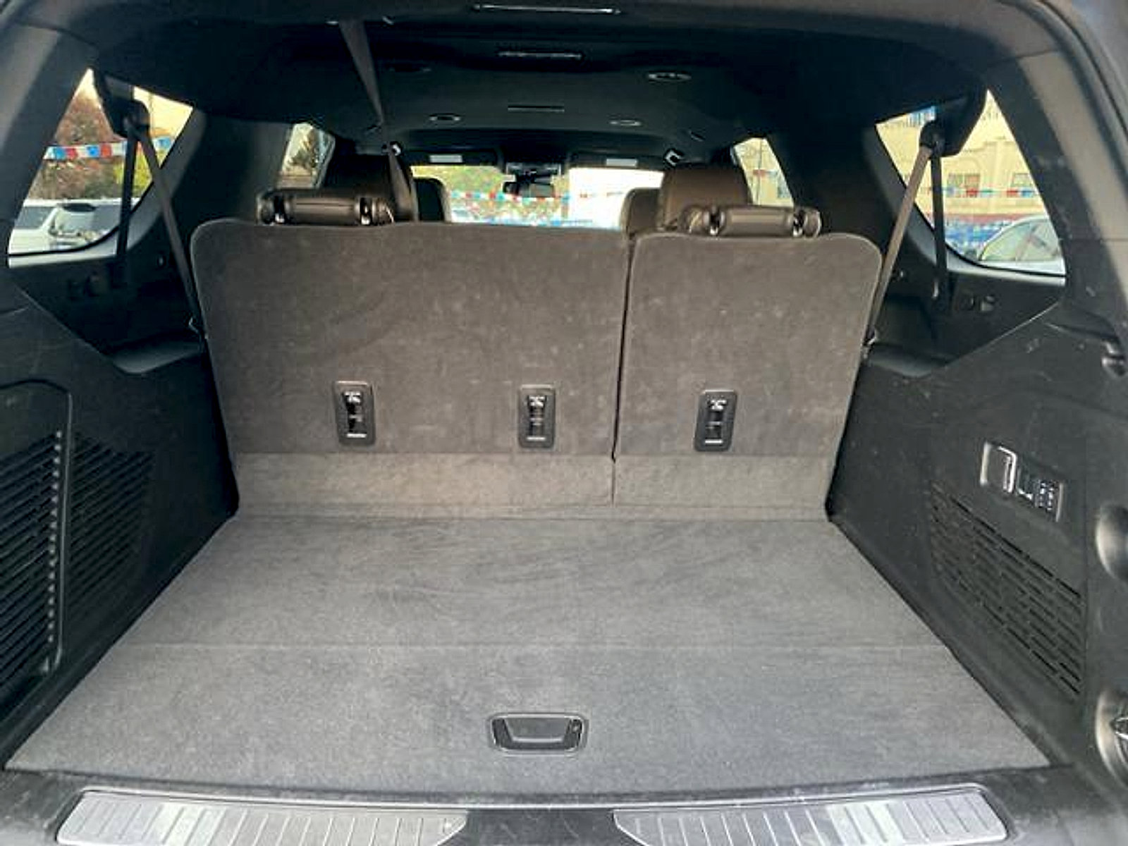 Used 2025 Chevrolet Suburban Premier image 16