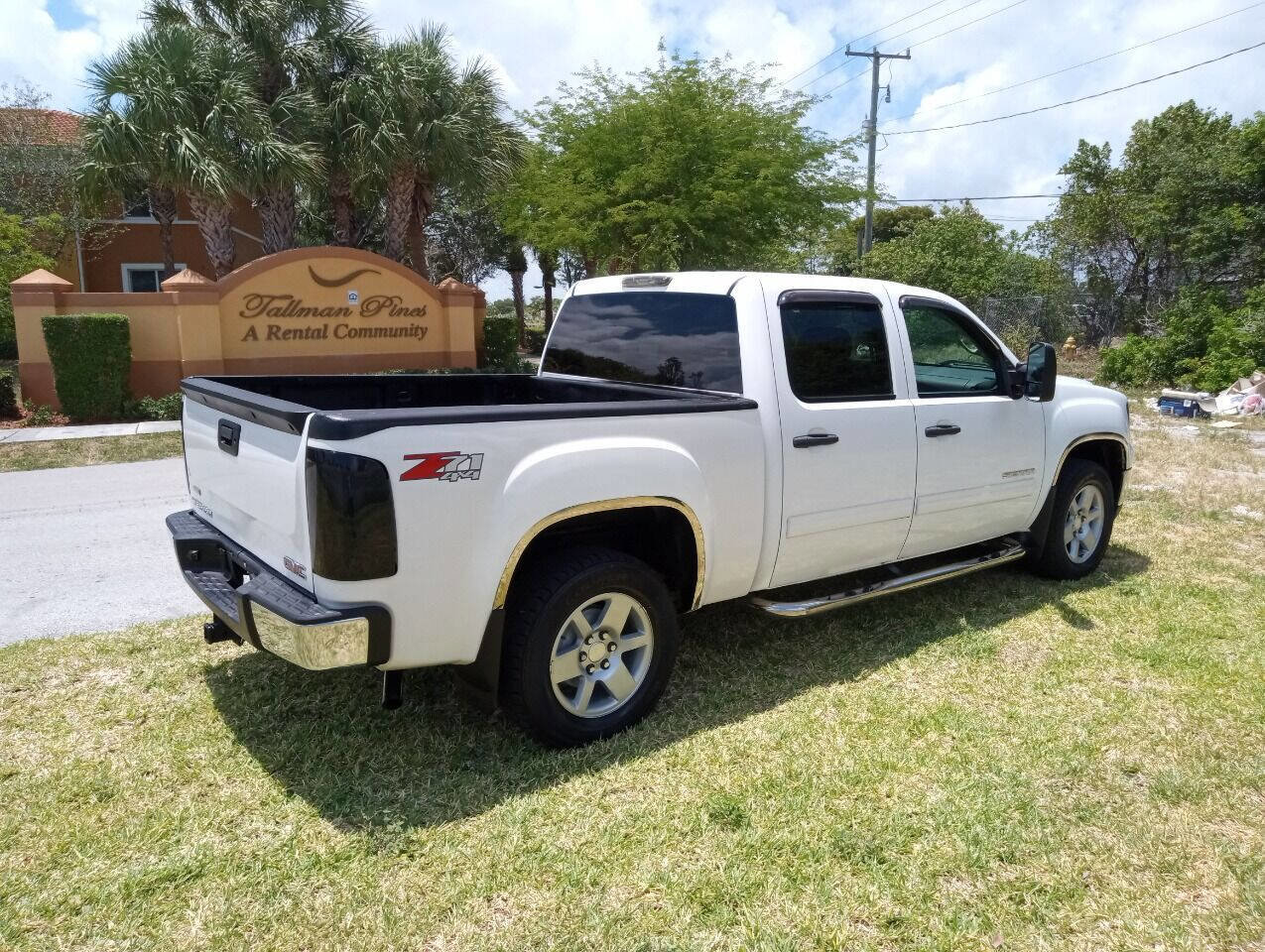Used 2010 GMC Sierra 1500 SLE w/ Power Pack Plus AWD/4WD image 8