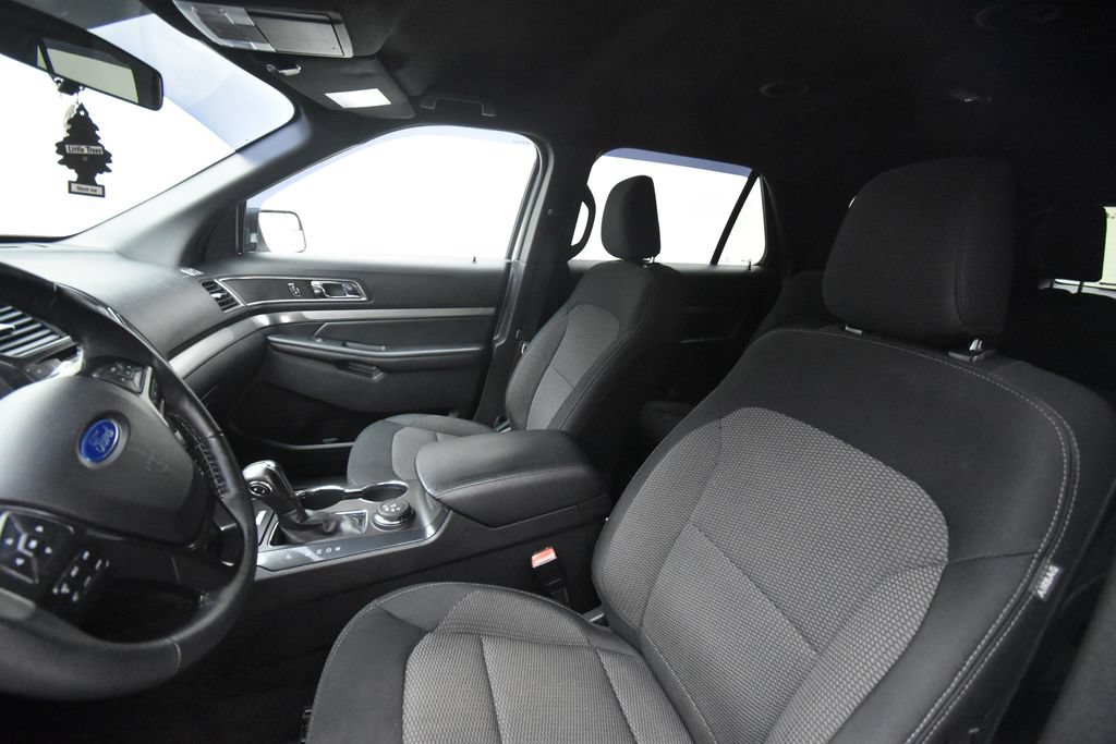 Used 2019 Ford Explorer XLT AWD/4WD image 12