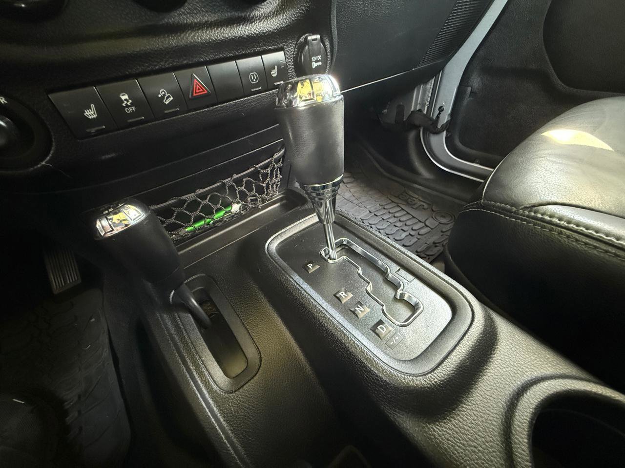 Used 2017 Jeep Wrangler Unlimited Sahara AWD/4WD image 25