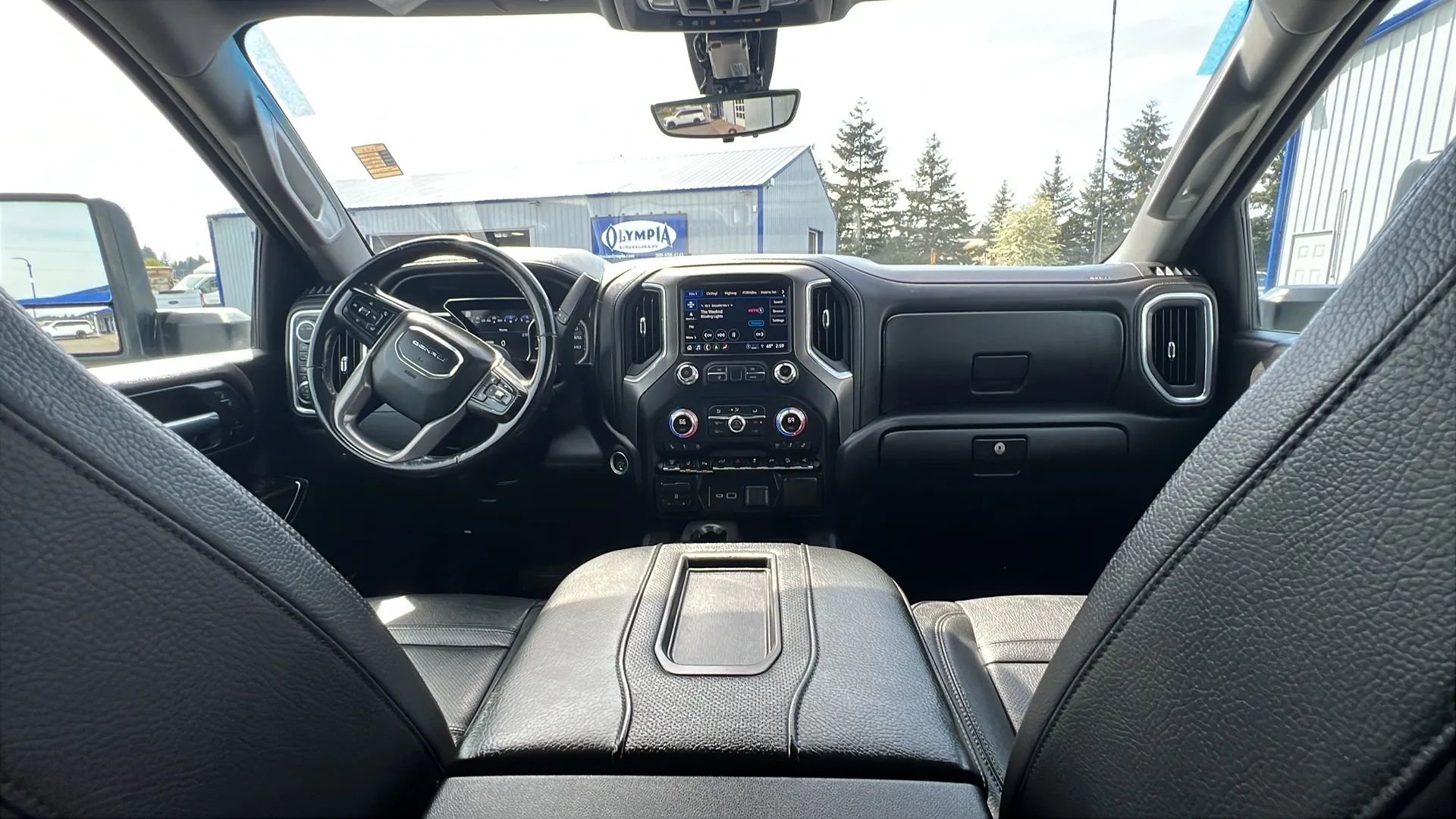 Used 2021 GMC Sierra 2500 Denali w/ Denali Ultimate Package AWD/4WD image 8