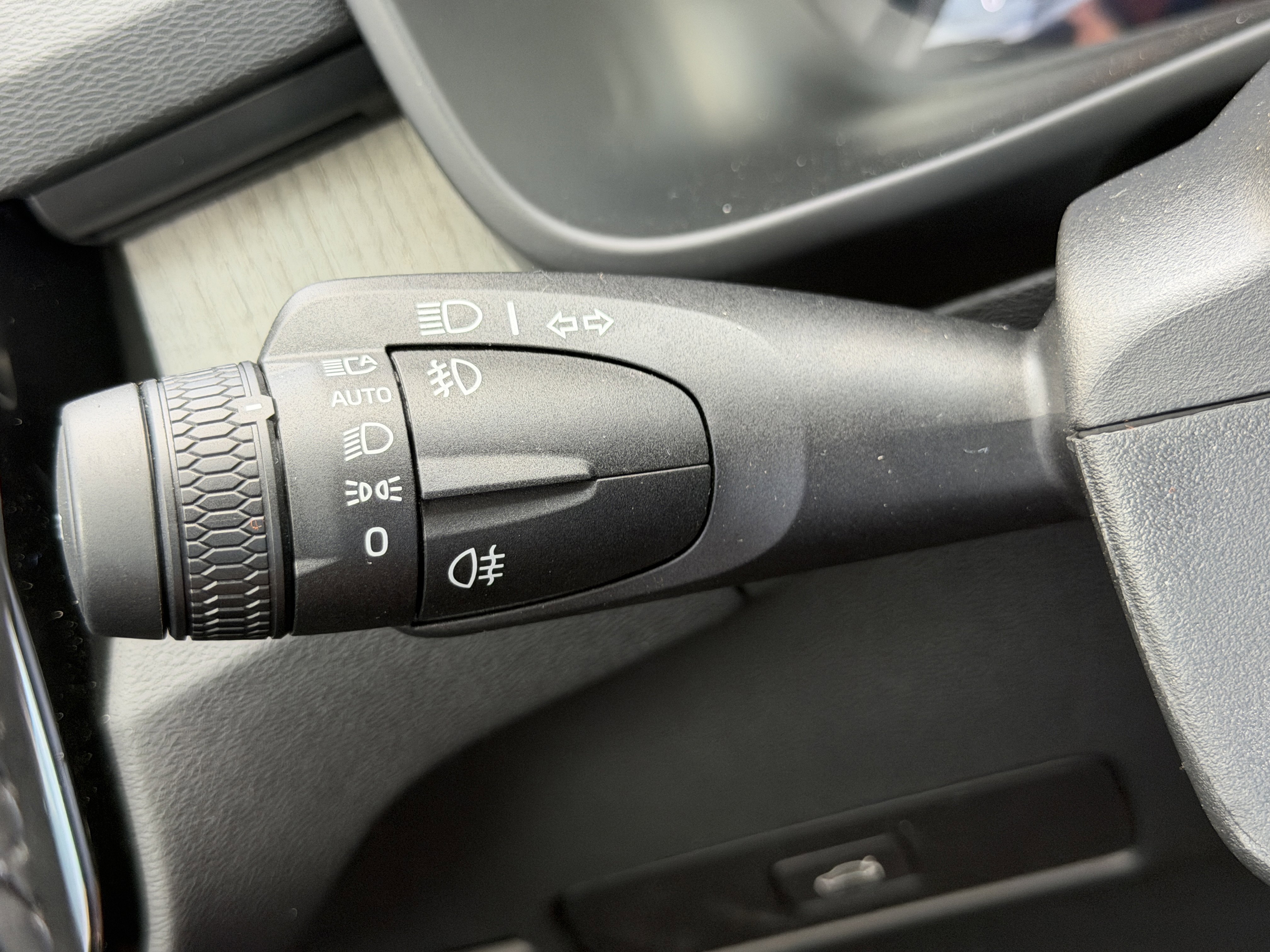 New 2026 Volvo XC40 B5 Core w/ Protection Package image 32