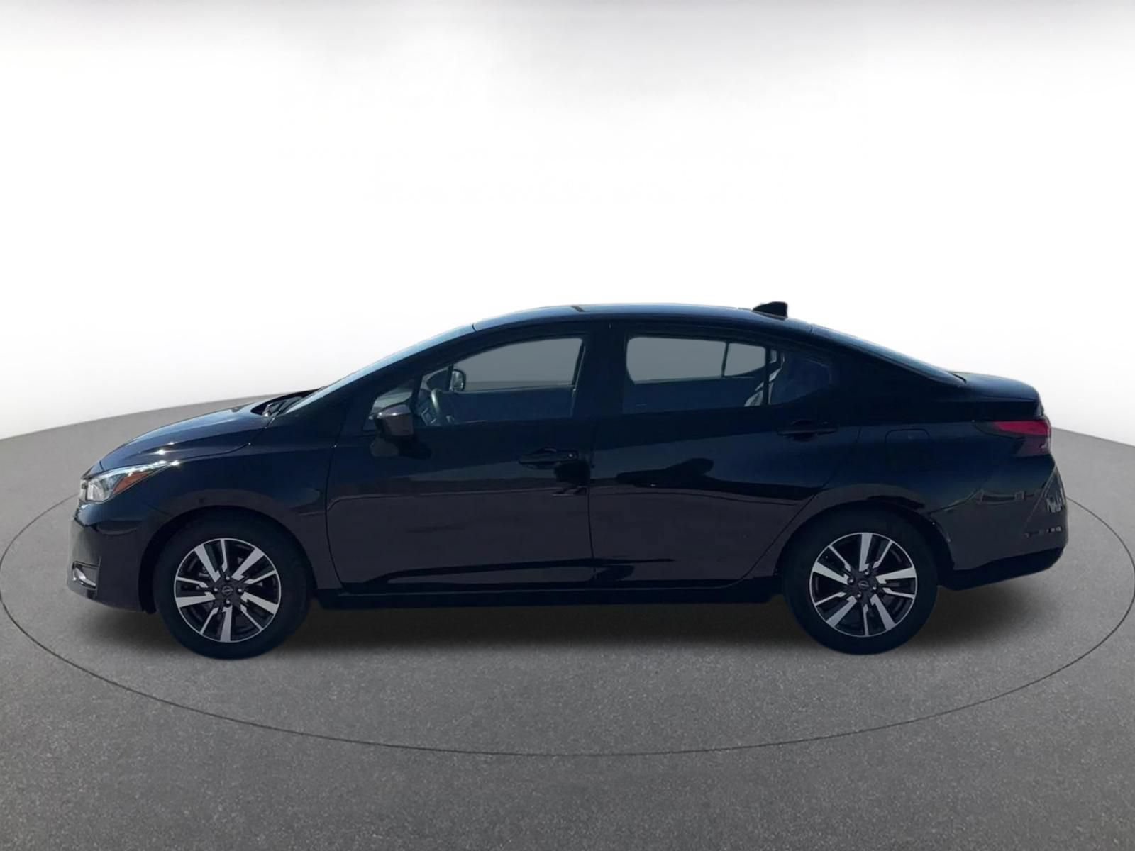 Used 2025 Nissan Versa SV FWD image 9