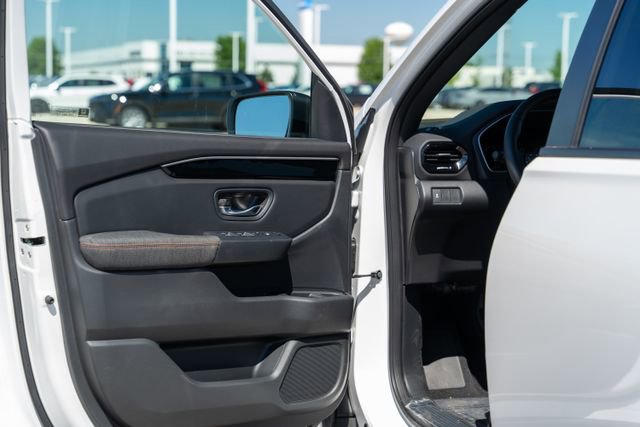 Used 2025 Honda Pilot Sport image 21