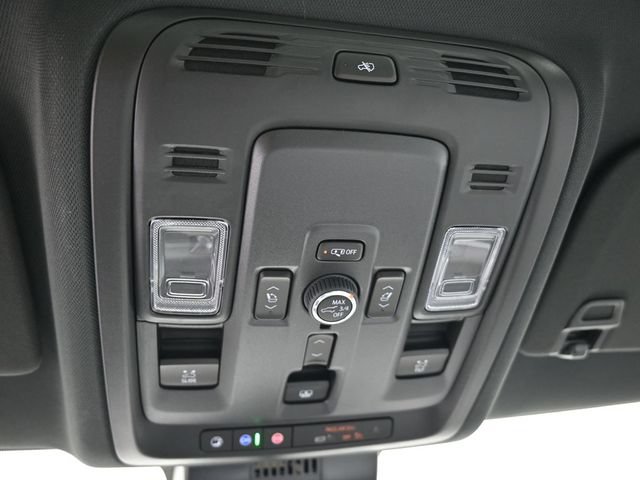 New 2025 Chevrolet Suburban Premier AWD/4WD image 31