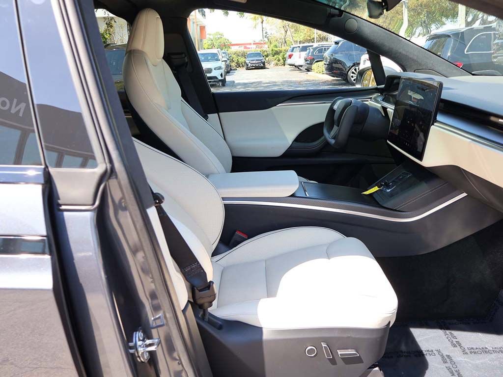 Used 2022 Tesla Model X Plaid image 30