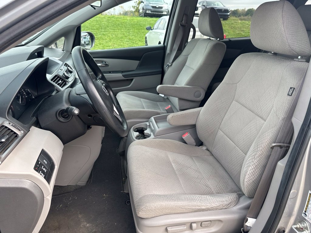 Used 2016 Honda Odyssey SE image 16
