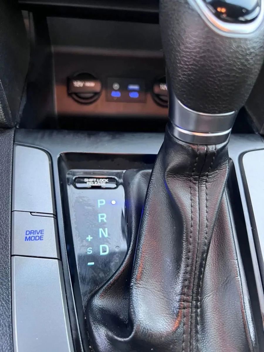 Used 2019 Hyundai Elantra SE w/ Cargo Package image 16