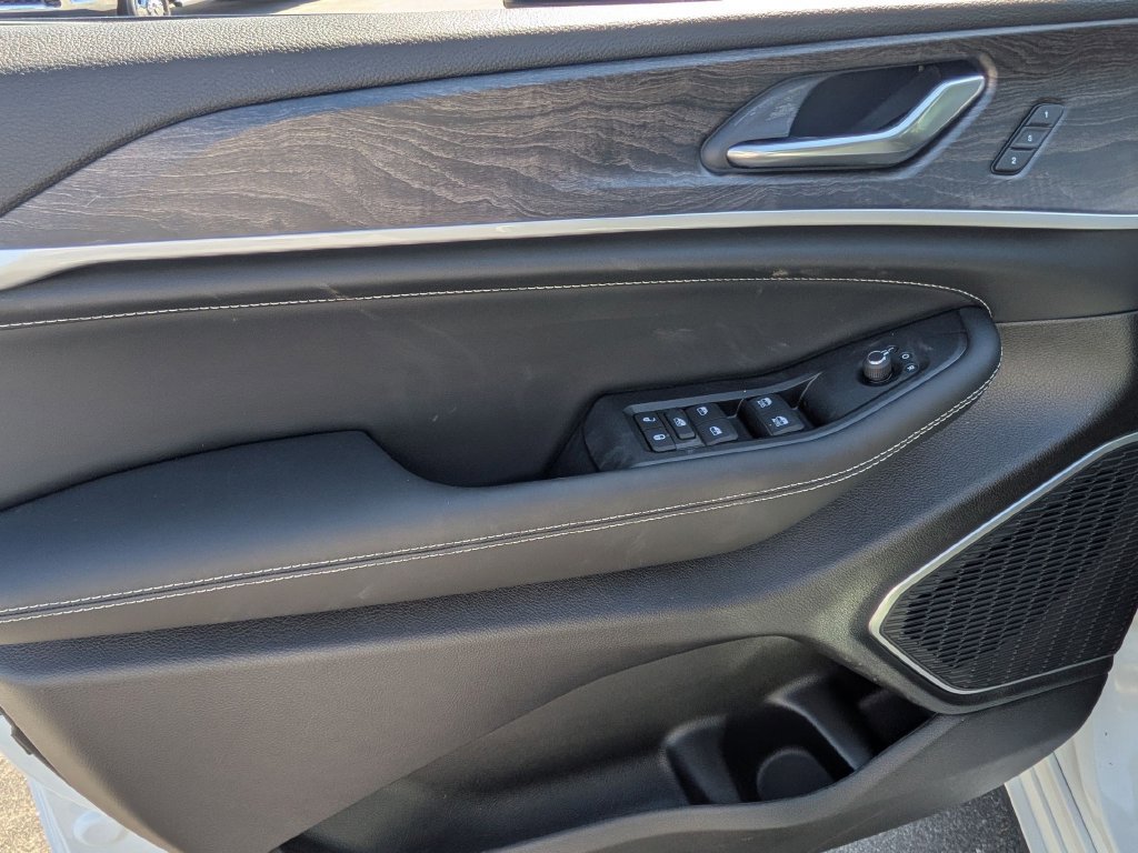 New 2026 Jeep Grand Cherokee Limited AWD/4WD image 12